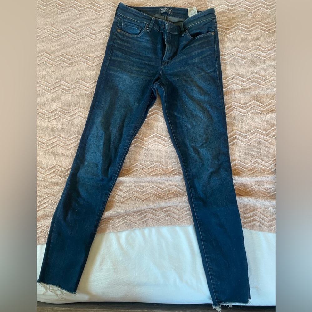 A&F Harper low rise ankle jeans